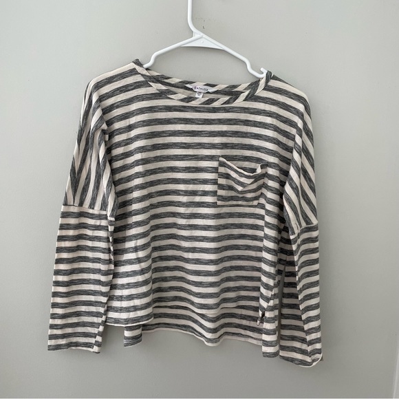 Athleta Tops - ATHLETA Women's Long Sleeve Crop Top Grey Cream Stripes Sz XS